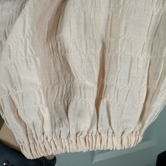 Levi’s Peasant Lace Up Crop Top Puff Long Sleeve Light Peach Romance Size XSmall - Picture 4 of 7